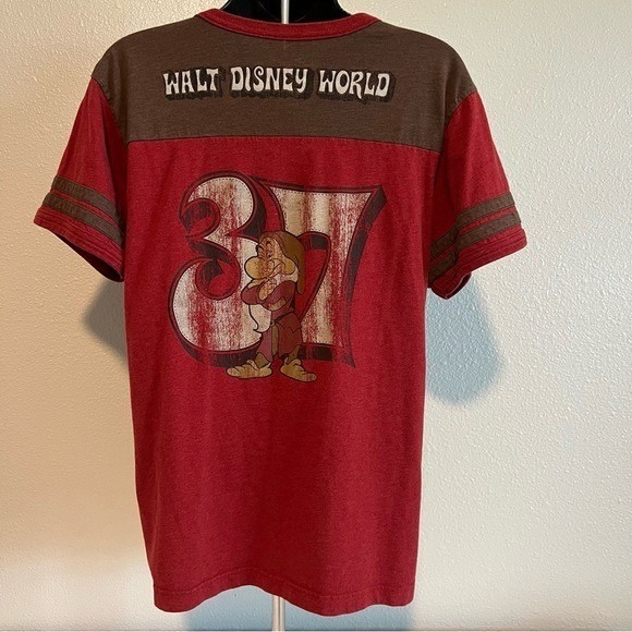 Walt Disney World Grumpy Dwarf 37 Distressed Red Brown Shirt Womens Size XL - Picture 2 of 10